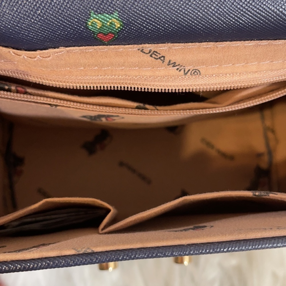 Idea Win Korean Design Bag With Push Lock Closure - Picture 7 of 11